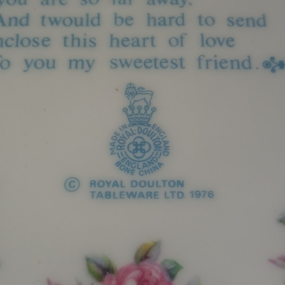 Vintage 1976 & 1977 Royal Doulton Valentine's Day Collector Plates - Picture 11 of 12